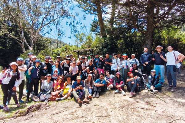 publicación Comunidad universitaria fortalece su conexión territorial en caminata por el sendero Granizo